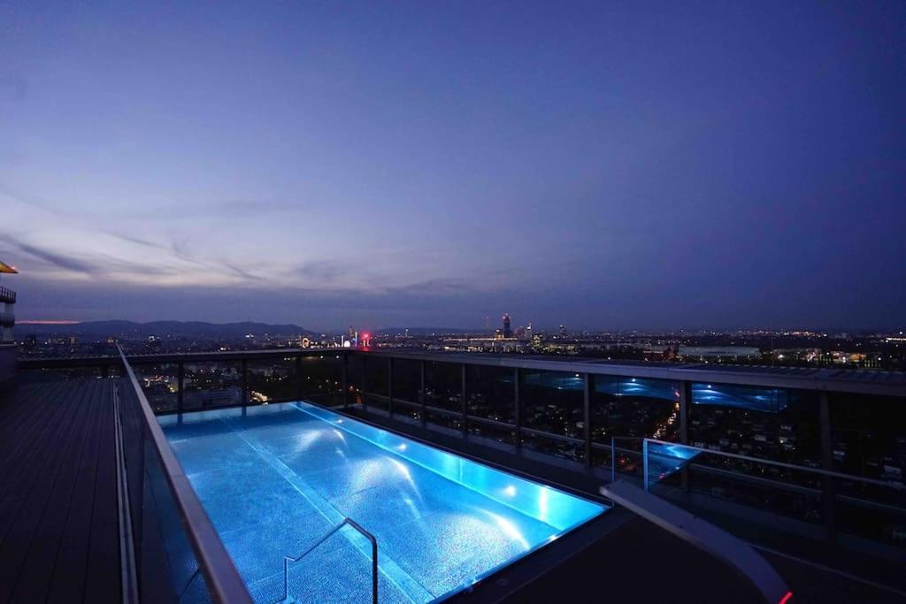 The High-Rise Condo With Pool Viyana Dış mekan fotoğraf
