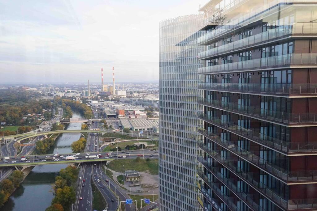 The High-Rise Condo With Pool Viyana Dış mekan fotoğraf