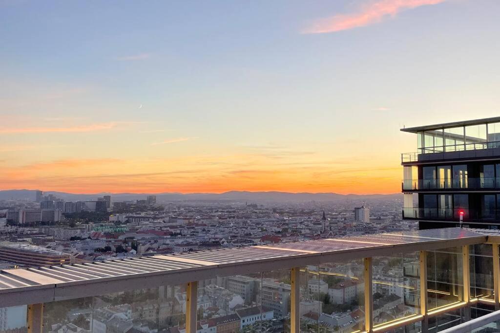 The High-Rise Condo With Pool Viyana Dış mekan fotoğraf